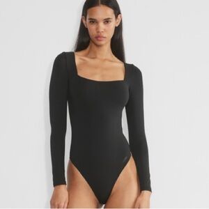 Aritzia Contour Squareneck Long Sleeve Bodysuit